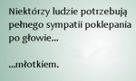 niektorzy-potrzebuja-pelnego-sympatii-poklepania-po-glowie-mlotkiem.jpg