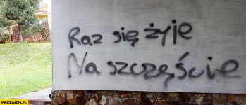 raz-sie-zyje-na-szczescie-napis-na-murze.jpg